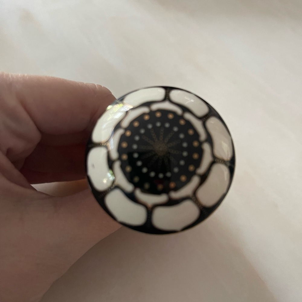 Anthropologie Seed Pod Knobs - Picture 3 of 9